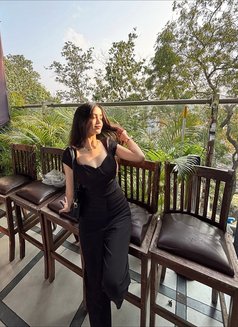 Cam& Real meet,Nisha Independent Girl - puta in Mumbai Photo 5 of 5