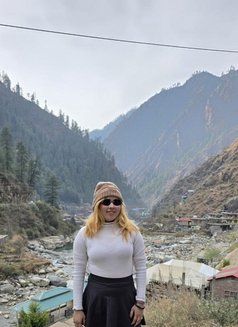 Cam session and reels meet - escort in Kolkata Photo 6 of 7