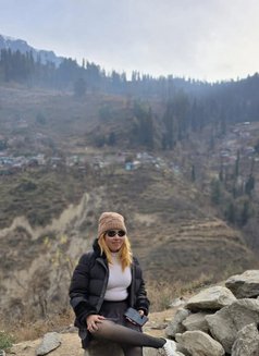 Cam session and reels meet - escort in Kolkata Photo 7 of 7