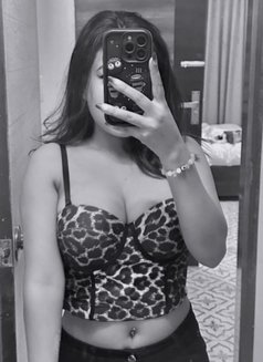 Meet & Cam session available 🦋 - escort in Kolkata Photo 5 of 7