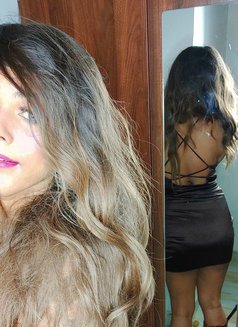 Cam Session - Acompañantes transexual in Kolkata Photo 3 of 10
