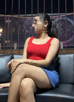 Priya real meet with cam show - puta in Bangalore Photo 2 of 3