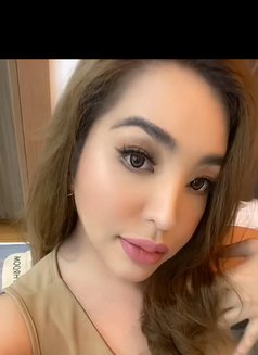 Cam show available - Transsexual escort in Mumbai Photo 14 of 16
