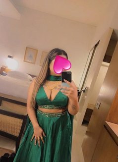 Cam Show or Real Meet - puta in Bangalore Photo 1 of 2