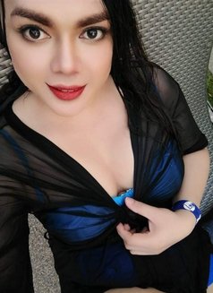 CAMERA SHOW/SELLING VIDEOS LADYBOY ELLA - Transsexual escort in Jeddah Photo 29 of 30