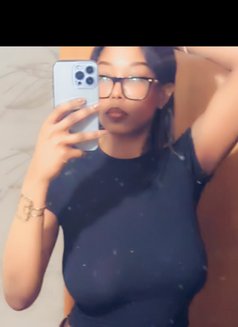 Camila - companion in Noida Photo 4 of 4