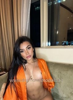 Camila Colombian English Spoken - escort agency in Al Manama Photo 11 of 13