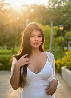 Camila - escort in Manila Photo 17 of 22
