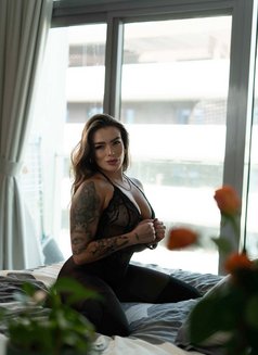 Camilie - puta in Dubai Photo 5 of 15