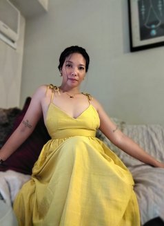 Camilla - escort in Makati City Photo 2 of 8