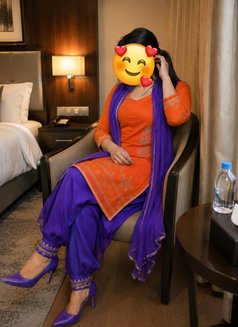 Cool Housewife for meet🥀cam - puta in New Delhi Photo 1 of 2
