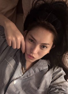 CAMSHOW/MEET - escort in Manila Photo 13 of 18