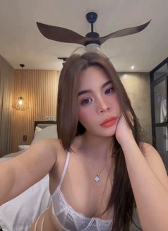 Camshow/meet - escort in Manila Photo 7 of 11