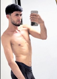 Can - Male escort in İstanbul Photo 1 of 3