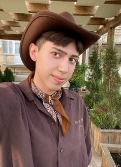 Can - Male escort in İstanbul Photo 1 of 5