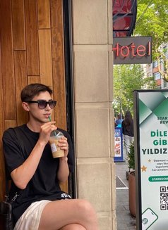 Can - Male escort in İstanbul Photo 2 of 5