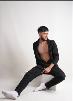 🇹🇷 Can 🇦🇿 - Male escort in İstanbul Photo 9 of 11