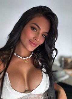 Candela - escort in Madrid Photo 1 of 5