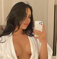 Candi professional massage,back to riyad - Transsexual escort in Riyadh