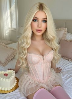 Candice Angel - Transsexual escort in Amsterdam Photo 23 of 25
