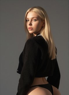 Candice Angel - Transsexual escort in Geneva Photo 24 of 30