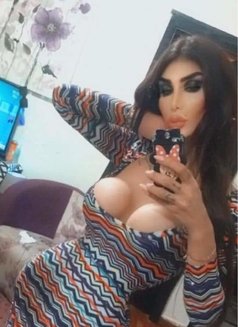 Kandy B - Transsexual escort in Beirut Photo 8 of 15