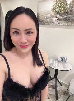 Candy... big boob - puta in Riyadh Photo 8 of 8