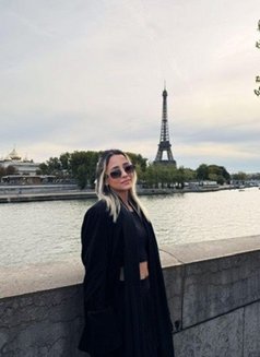 Candy - puta in Madrid Photo 2 of 7