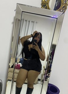 Candy - escort in Abu Dhabi Photo 2 of 5