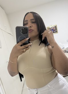 Candy - escort in Abu Dhabi Photo 5 of 5