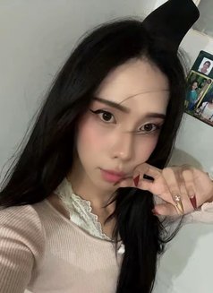 Candy - Transsexual escort in Manila Photo 4 of 7