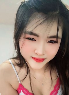 Candy Good Massage - puta in Muscat Photo 5 of 9