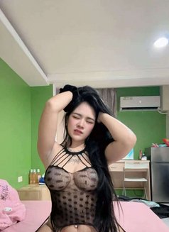 Candy - escort in Amman Photo 3 of 9