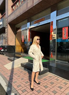 Candy kazhakstani party girl - puta in Hong Kong Photo 19 of 19