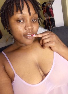 Candy - escort in Nairobi Photo 2 of 5