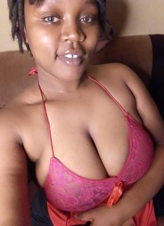 Candy - escort in Nairobi Photo 4 of 5