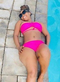 Candy - puta in Nairobi Photo 3 of 4