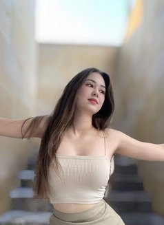 Candy massage girl - puta in Muscat Photo 1 of 3