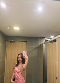 Candy meet up,camshow and content - escort in Manila Photo 5 of 7