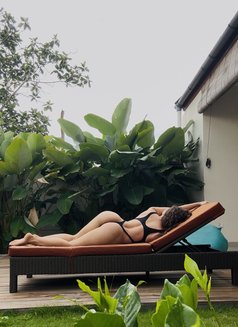 Candy - escort in Bali Photo 7 of 9