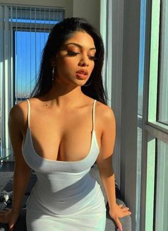 Candy - escort in Mauritius Photo 2 of 3