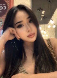 Candy - escort in Abu Dhabi Photo 1 of 4