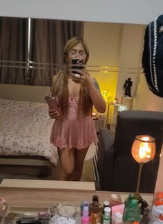 Candy - masseuse in Al Manama Photo 6 of 6