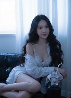 Jenny - escort in Bangkok Photo 2 of 5