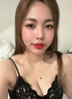 Candy - puta in Singapore Photo 5 of 5