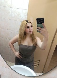 CandysexyTS - Transsexual escort in Manila Photo 6 of 14