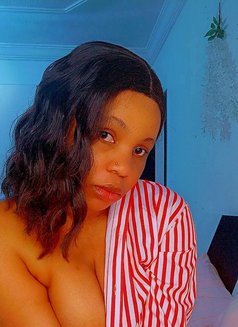 Mariam - escort in Jeddah Photo 4 of 6