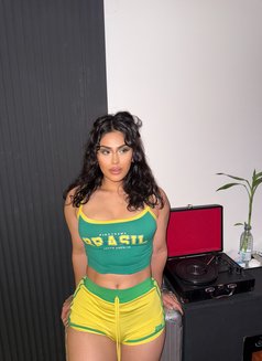 Cansu - escort in Riyadh Photo 5 of 9