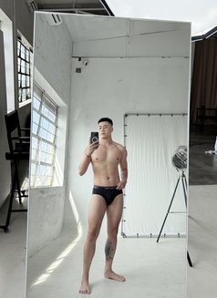 Capricornus Ng - Acompañantes masculino in Bangkok Photo 12 of 13