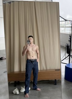 Capricornus Ng - Acompañantes masculino in Bangkok Photo 13 of 13